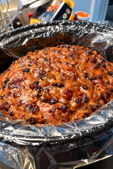 Easy Slow Cooker Fruitcake Recipe (4 Ingredients, Moist & Perfect For Christmas)