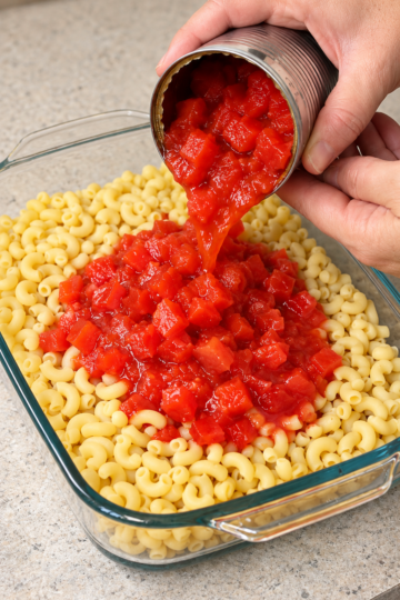 Oven-Baked 4-Ingredient Macaroni and Tomatoes