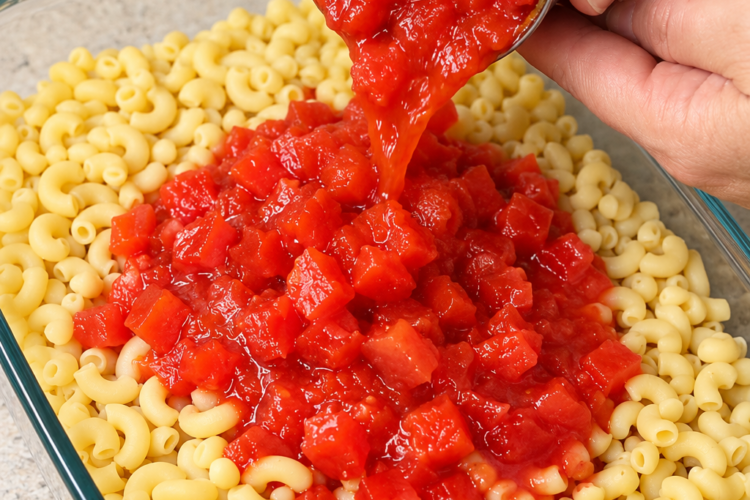 Oven-Baked 4-Ingredient Macaroni and Tomatoes